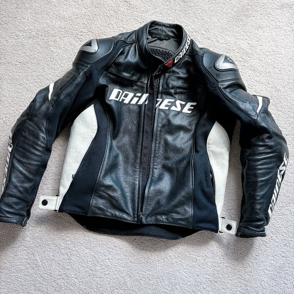 90% NEW MENS SIZE 52 DAINESE MOTORCYCLE JACKET